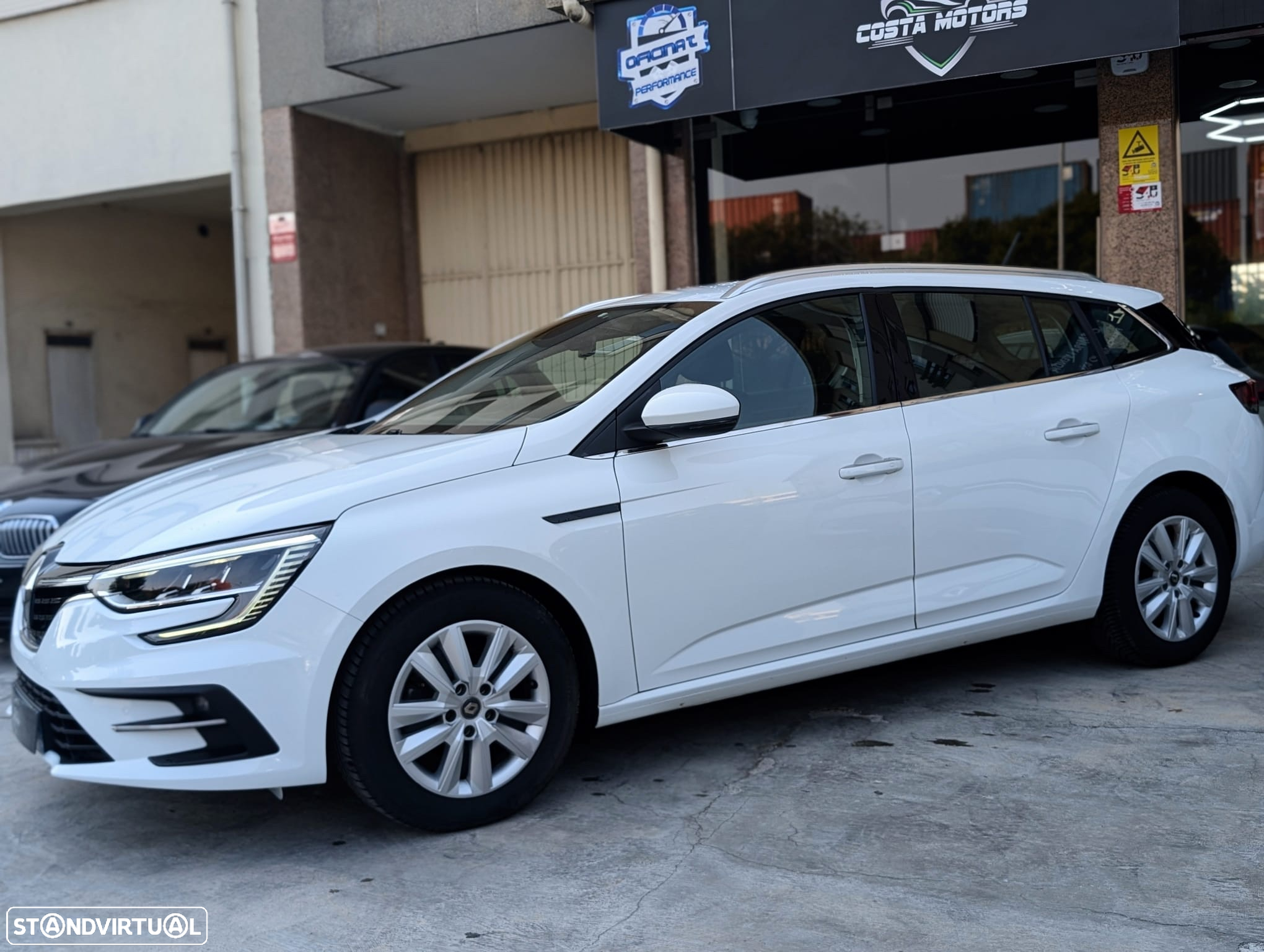 Renault Mégane Sport Tourer 1.5 Blue dCi Limited EDC - 4