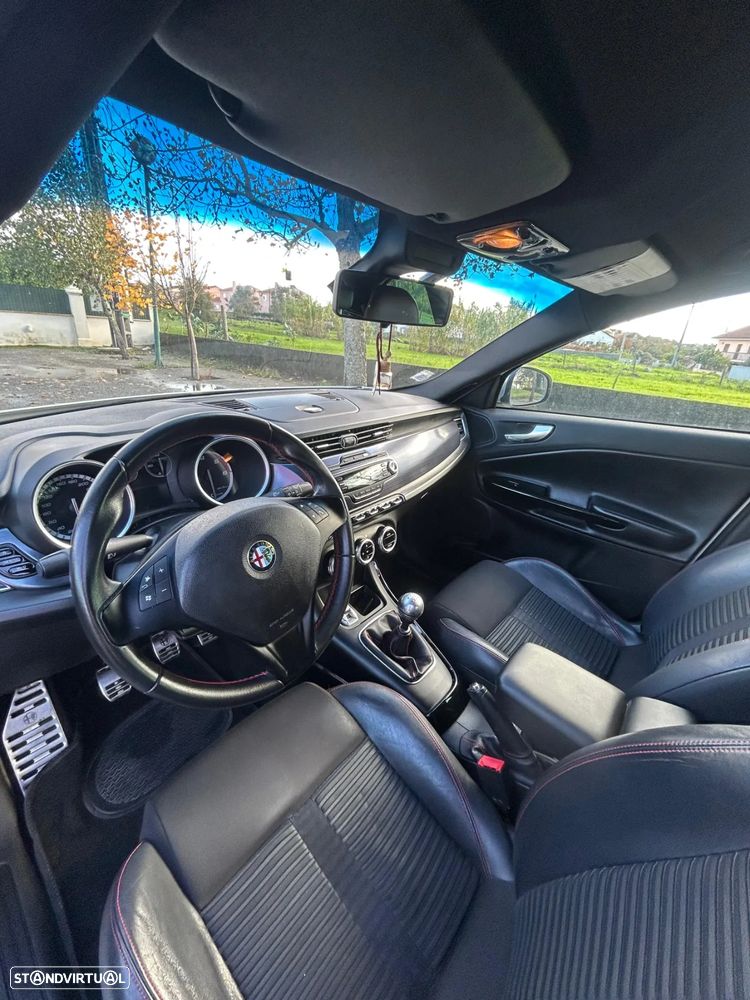 Alfa Romeo Giulietta 1.6 JTDM Distinctive - 9