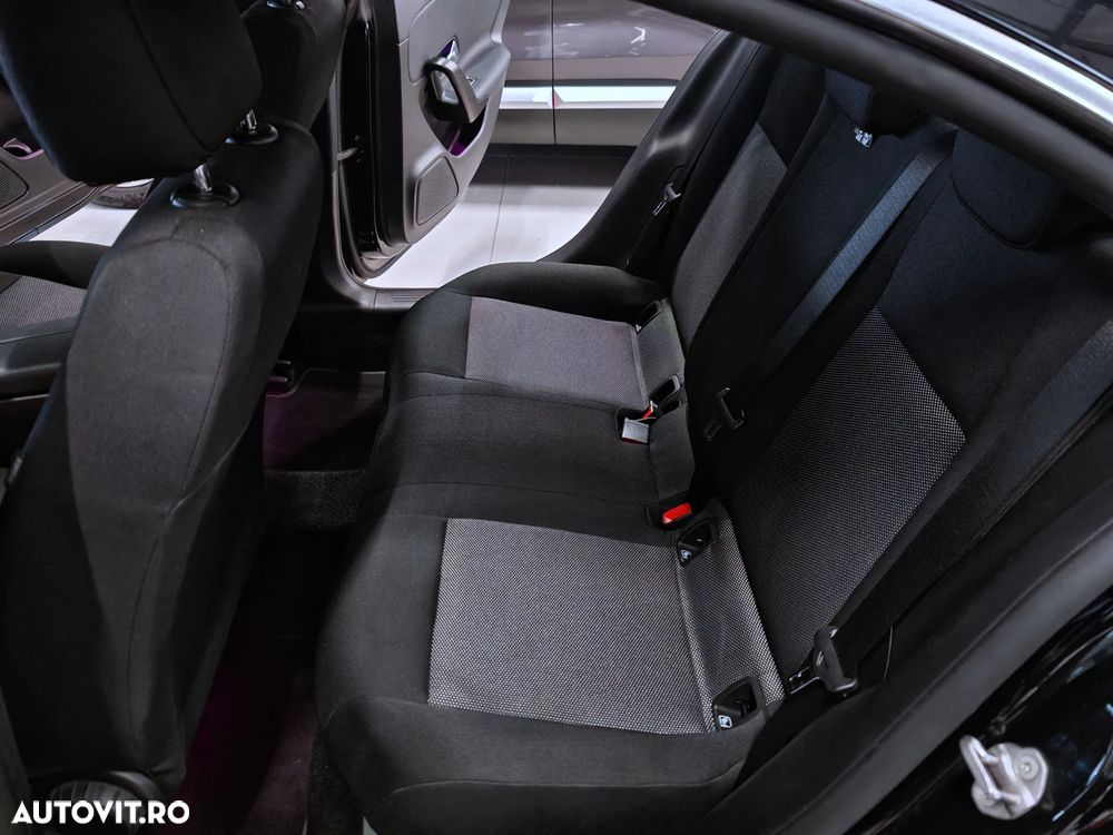 Mercedes-Benz CLA 180 7G-DCT - 29