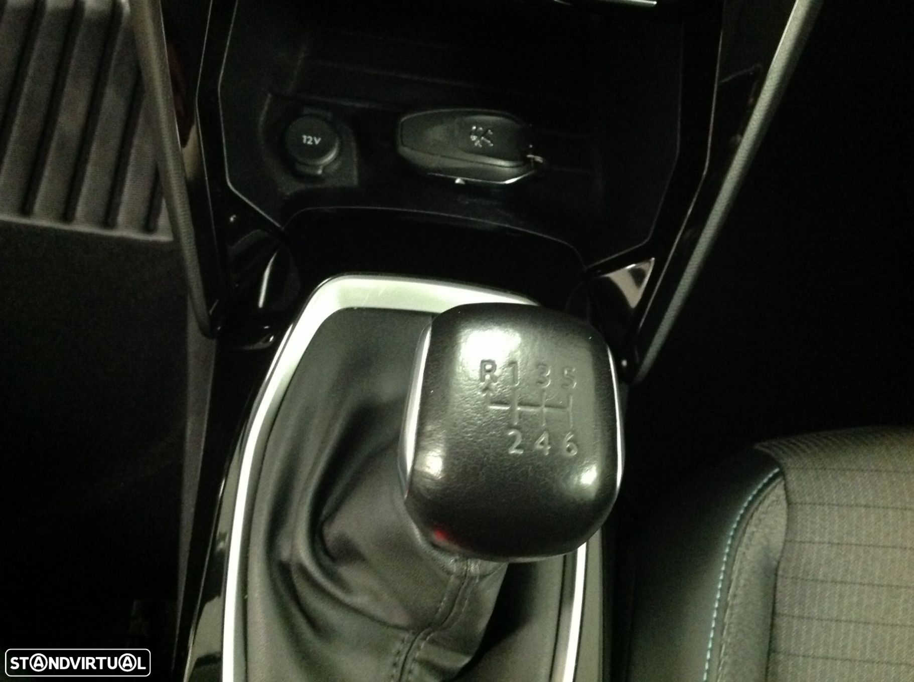 Peugeot 208 1.2 PureTech Allure - 12