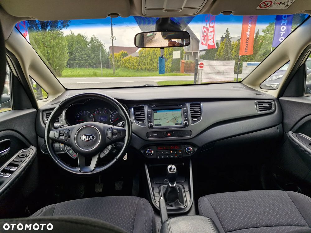 Kia Carens - 8