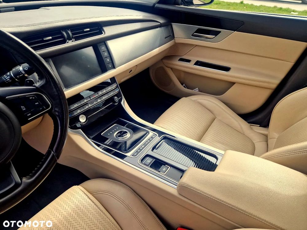 Jaguar XF 3.0 TDV6 Portfolio - 17