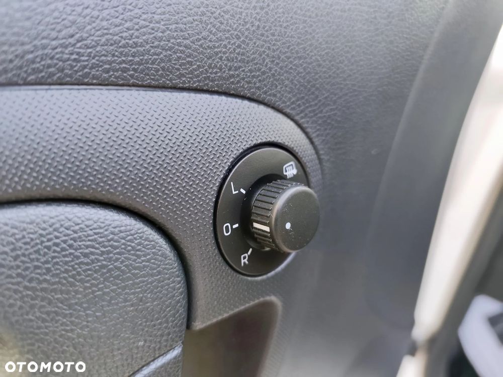 Skoda Fabia 1.2 HTP STYLE Edition - 32