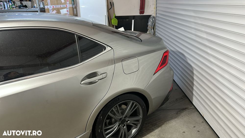 Lexus Seria IS 300h Executive Plus - 12