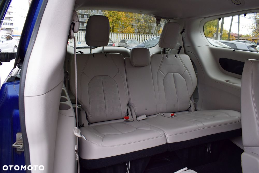 Chrysler Pacifica - 6