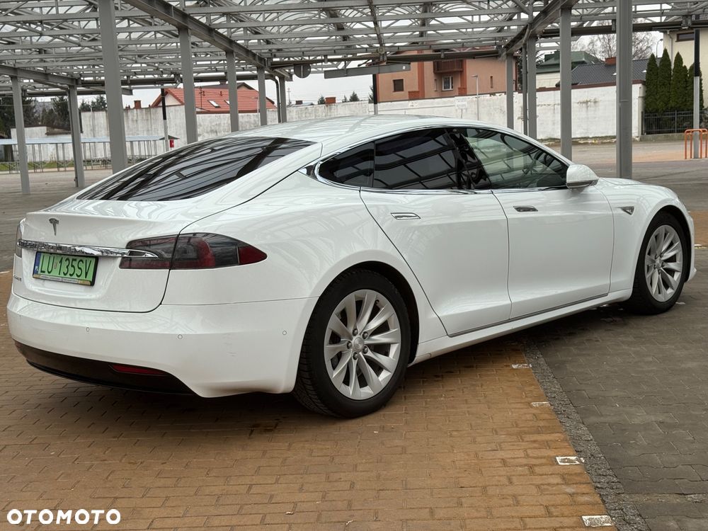 Tesla Model S - 6