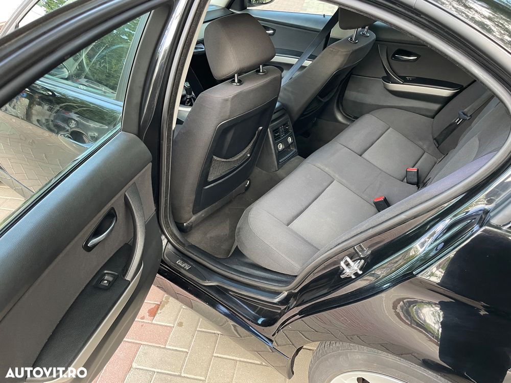 BMW Seria 3 318i - 15