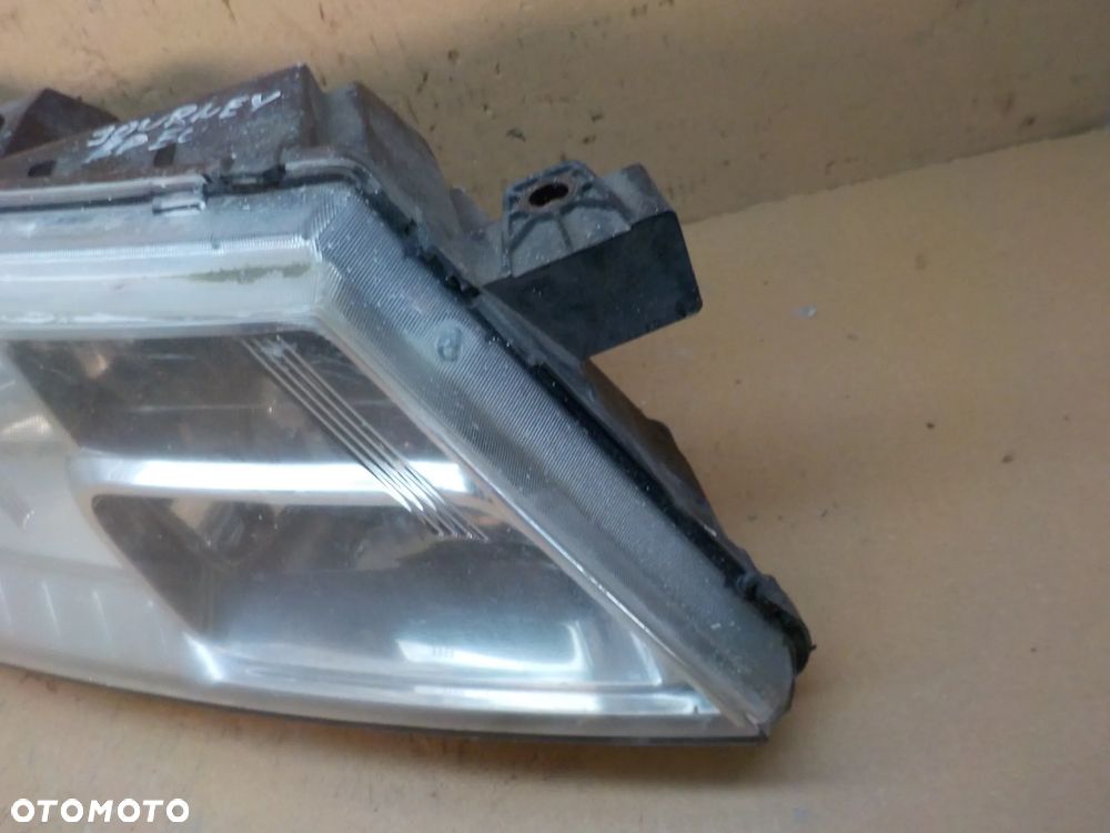 DODGE JOURNEY LAMPA PRAWA PRZÓD EUROPA - 4