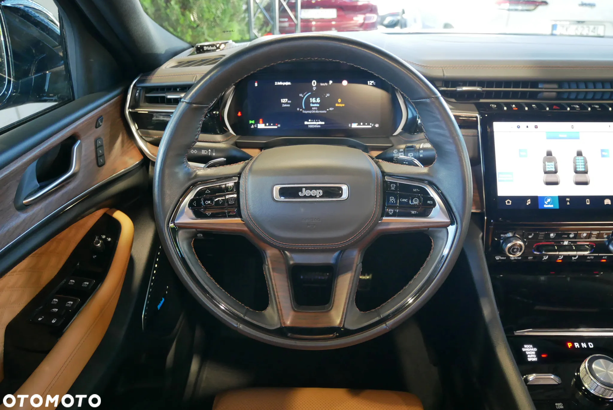 Jeep Grand Cherokee - 21