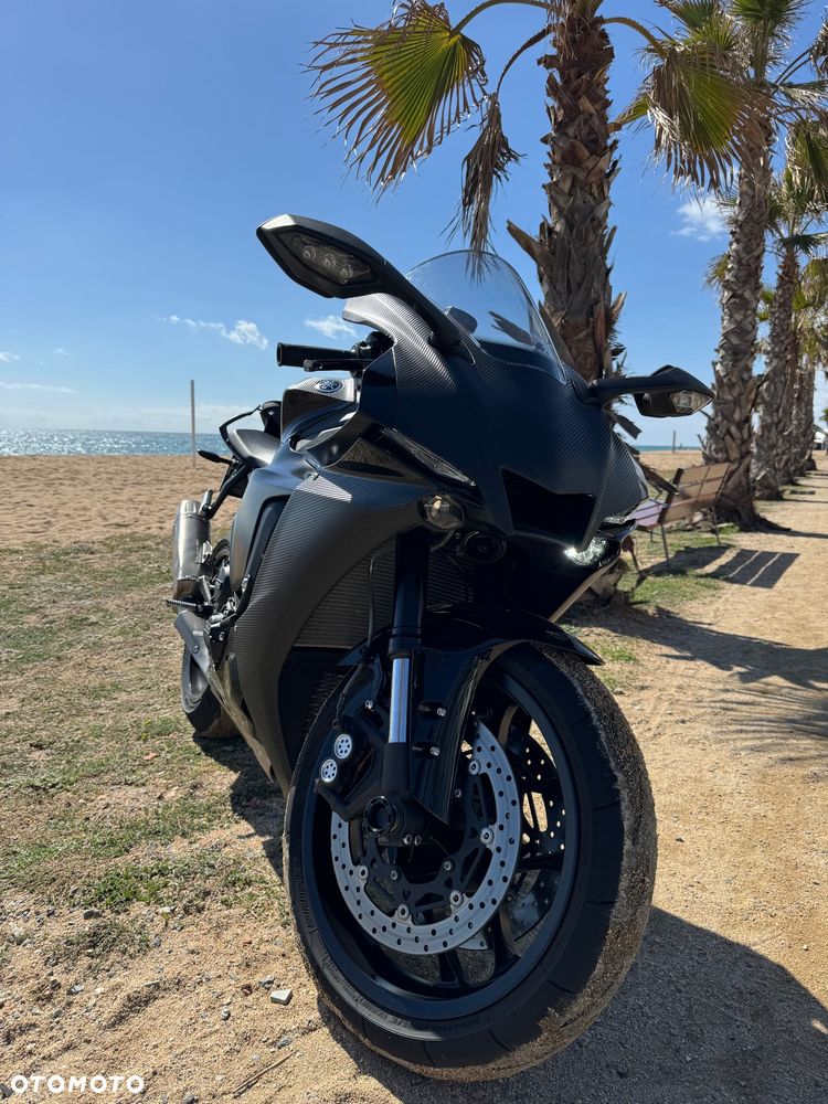 Yamaha R1 - 9