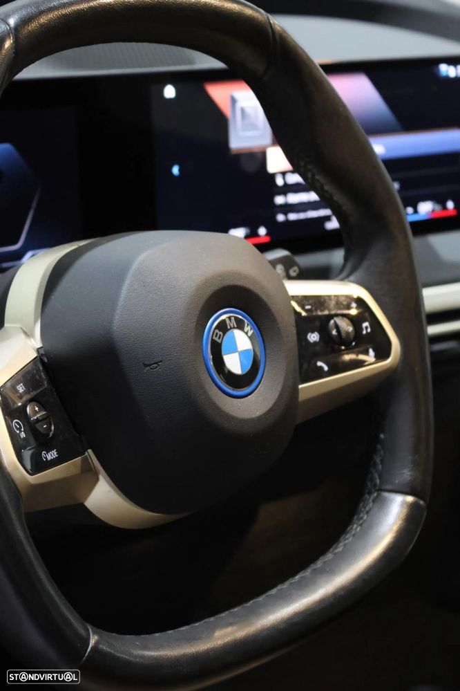 BMW iX xDrive 40 Pack Desportivo - 12