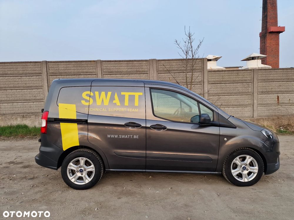 Ford Transit Courier - 30