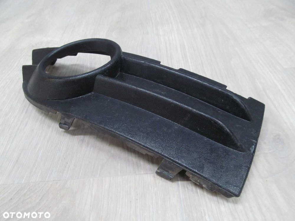 VOLVO C30 06-10 KRATKA ATRAPA HALOGENU ZDERZAKA PRAWA 30657196 - 2