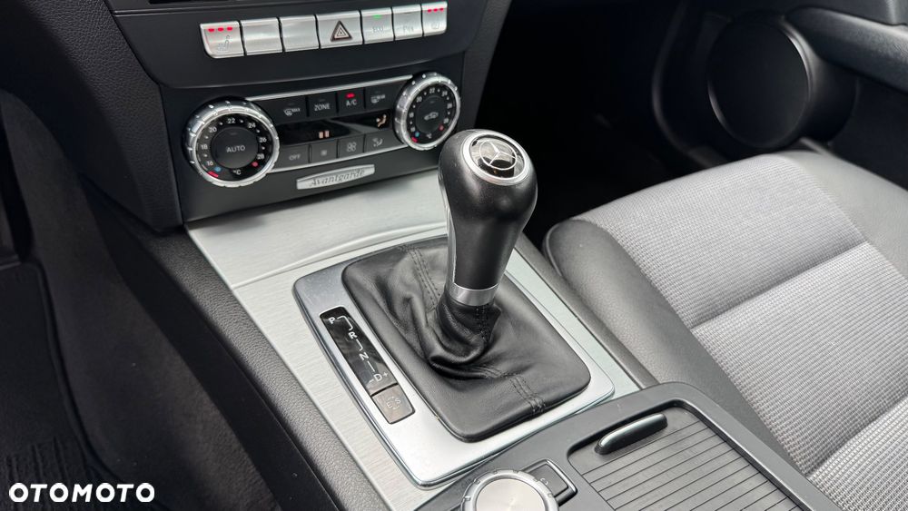 Mercedes-Benz Klasa C 180 BlueEFFICIENCY 7G-TRONIC Avantgarde - 28