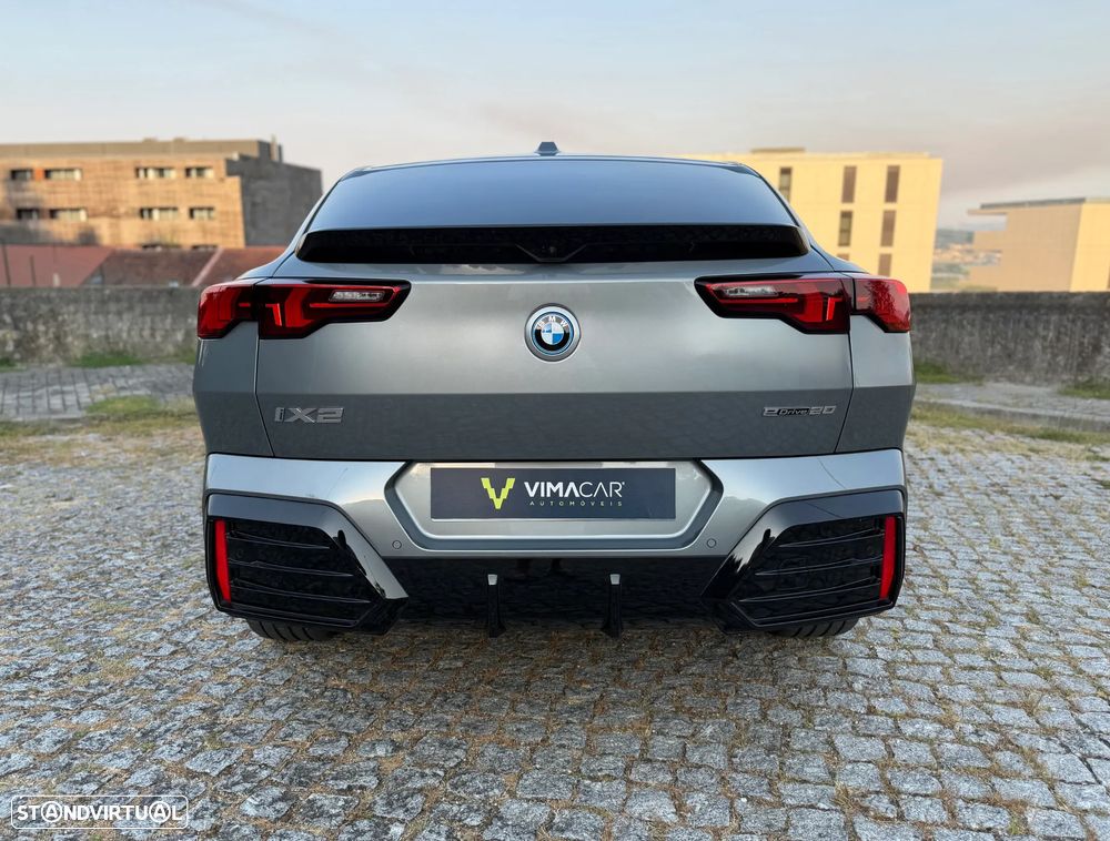 BMW iX2 eDrive20 Pack Desportivo M - 26