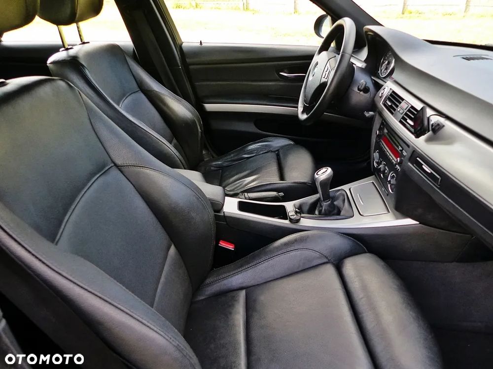 BMW Seria 3 320i Edition Exclusive - 24