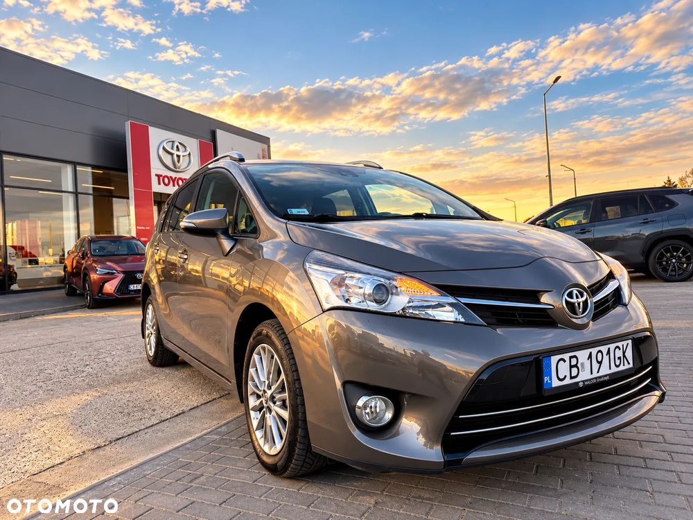 Toyota Verso 2017 photo 2