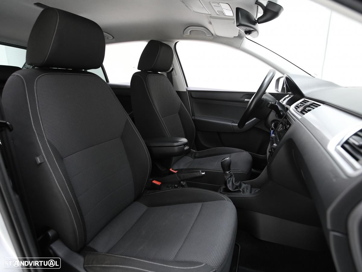 Skoda Rapid - 11