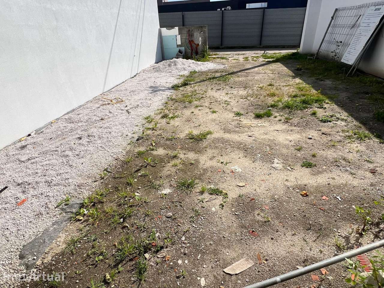 Moradia T2, com área exterior  e garagem - Grande imagem: 5/13