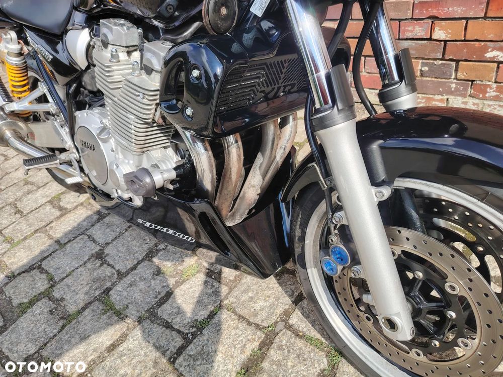 Yamaha XJR - 14