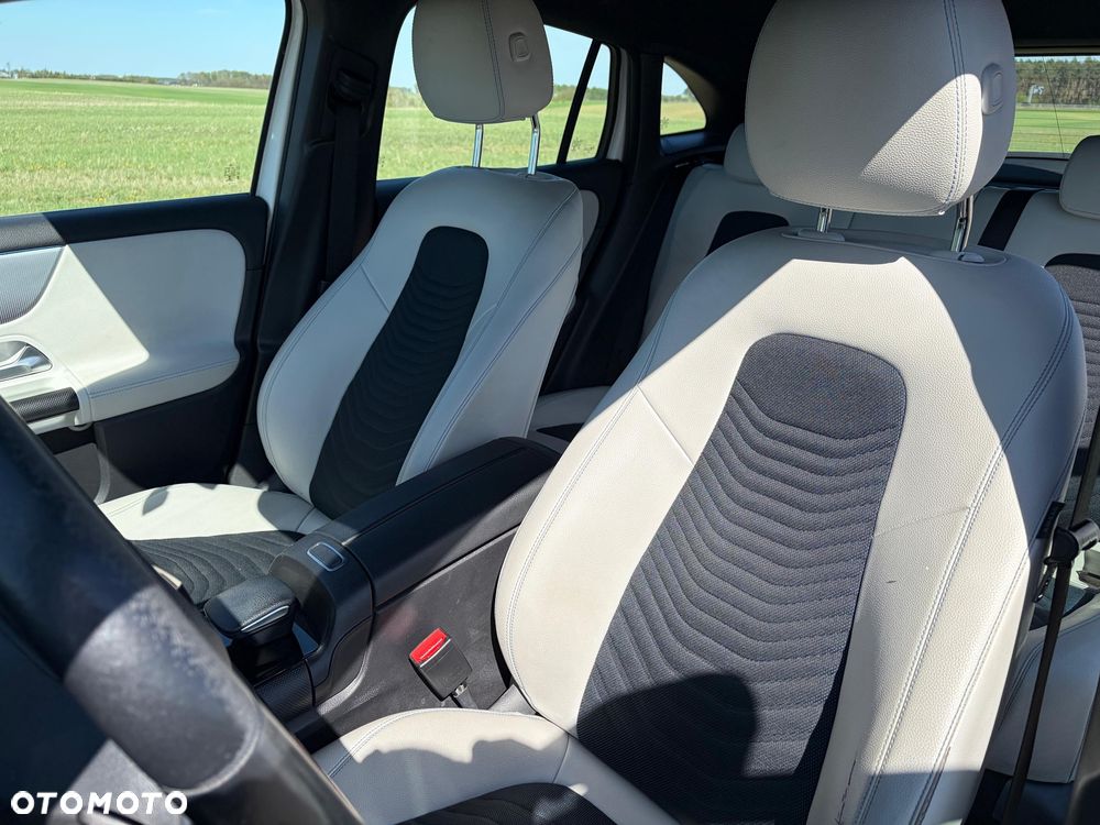 Mercedes-Benz GLA 200 - 13