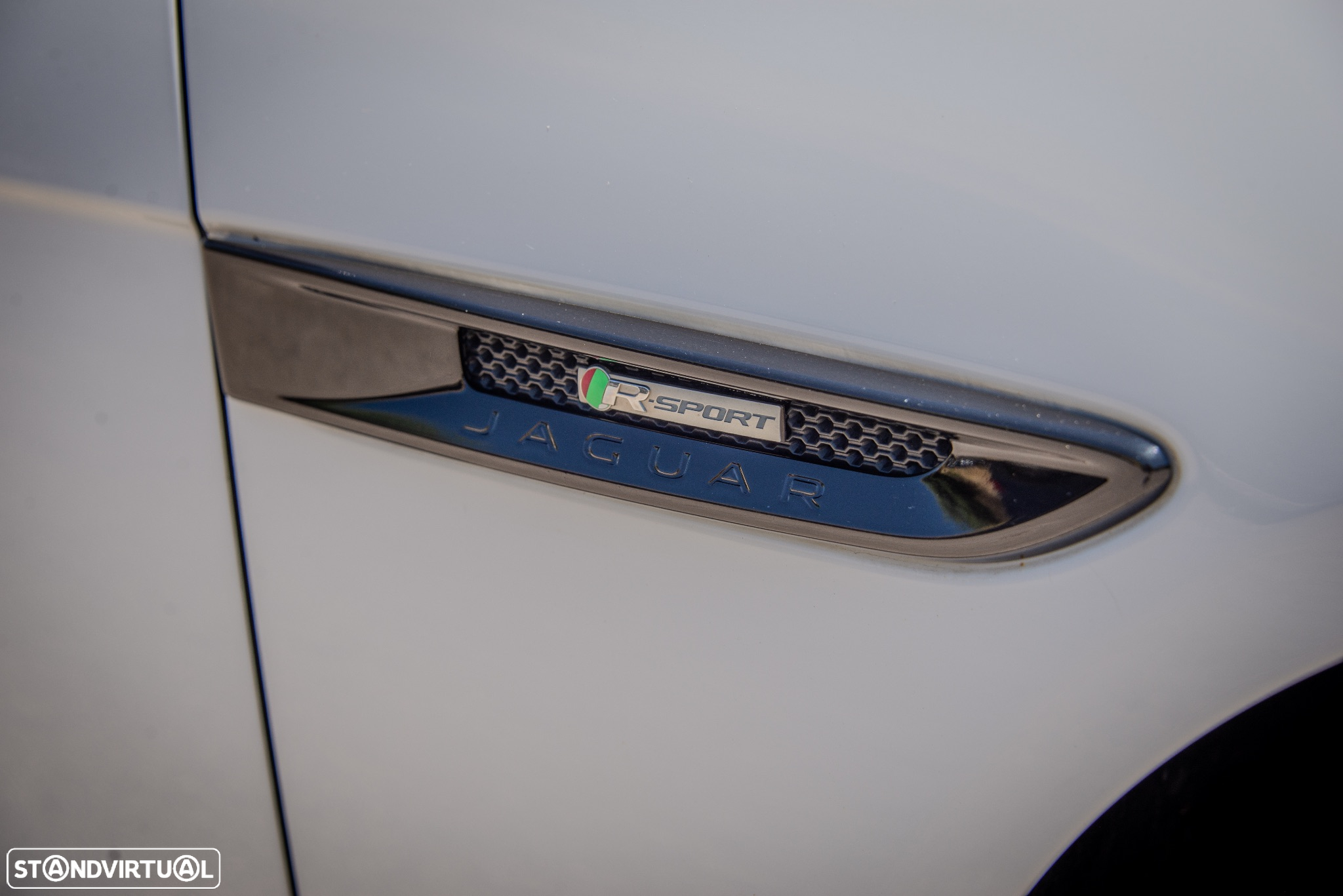 Jaguar XE 2.0 D R-Sport AWD Aut. - 21
