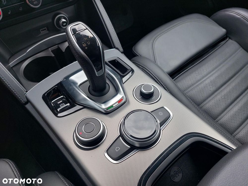 Alfa Romeo Stelvio - 23