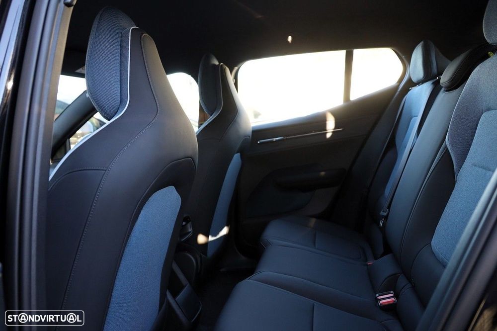 Volvo EX30 69 kWh Single Motor Extended Range Plus - 13