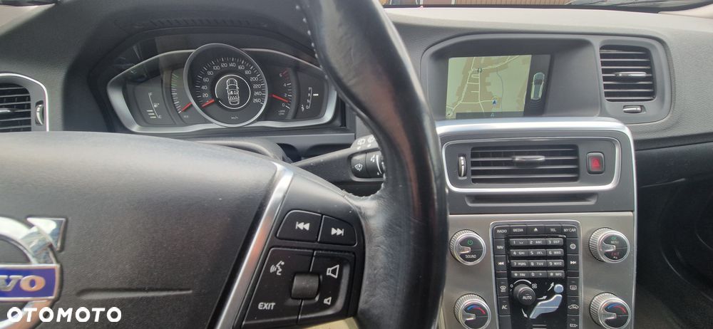 Volvo V60 D4 Drive-E Momentum - 25