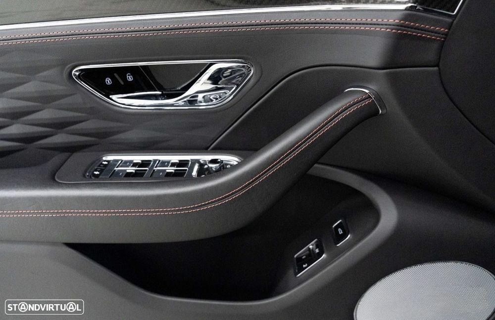 Bentley Flying Spur V8 Mulliner - 32