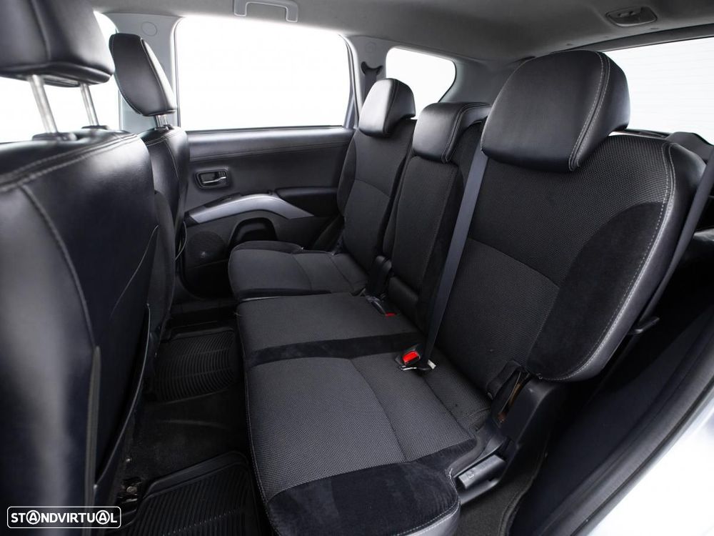 Mitsubishi Outlander - 10