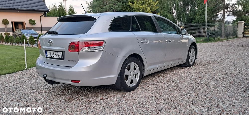 Toyota Avensis 1.8 Comfort - 6