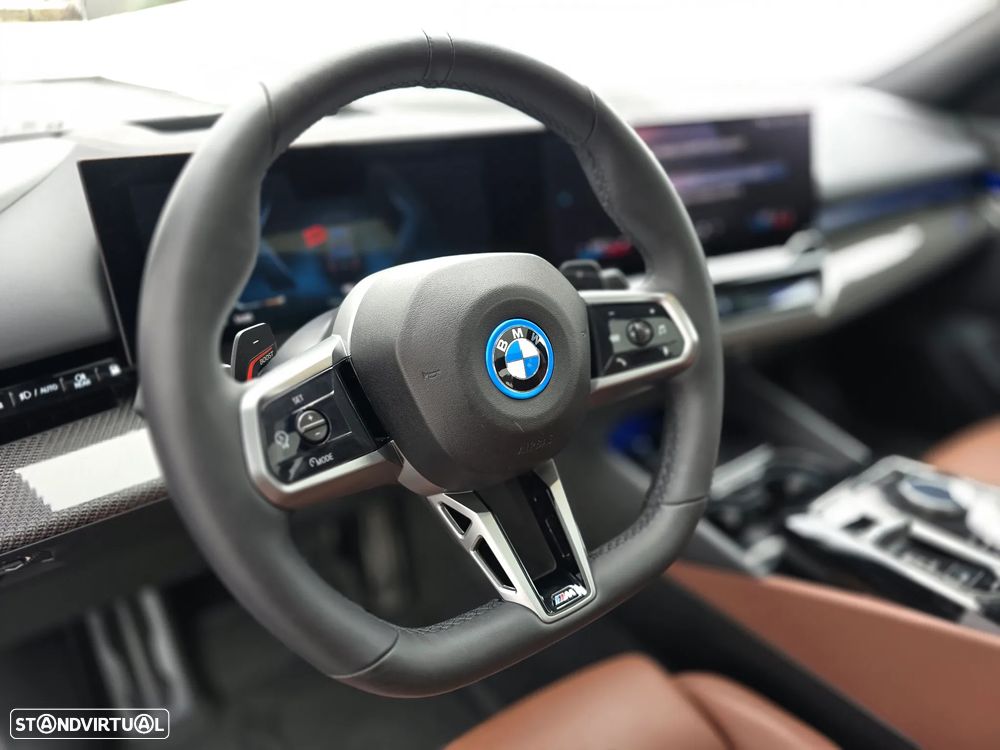 BMW 530 e Pack Desportivo M Pro - 16