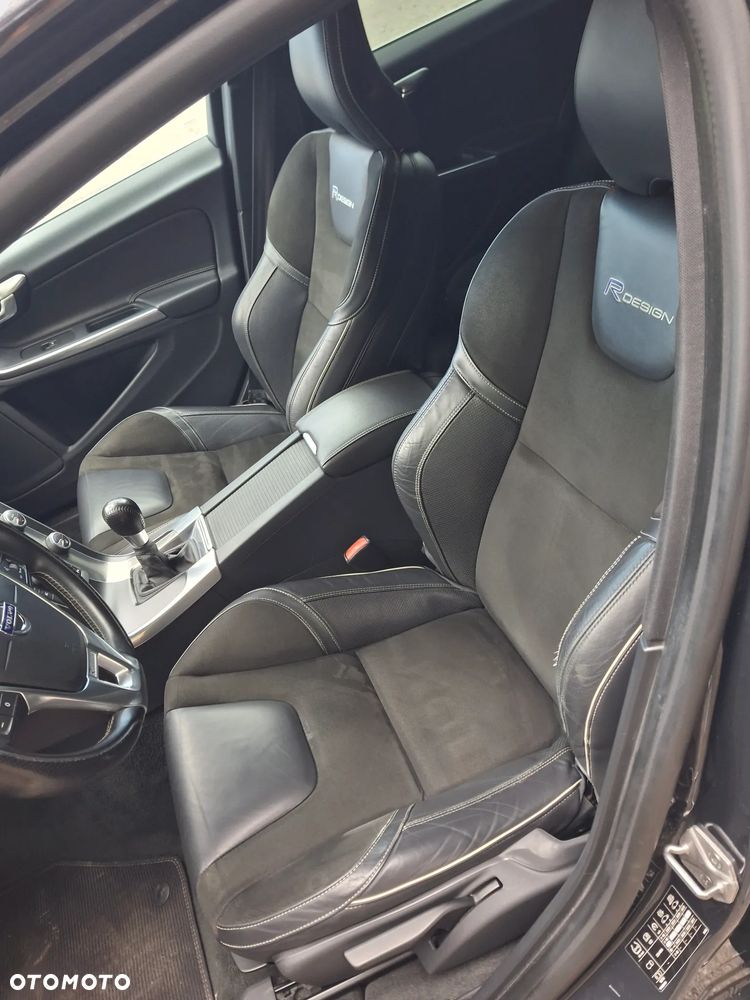 Volvo V60 D2 R-Design - 13