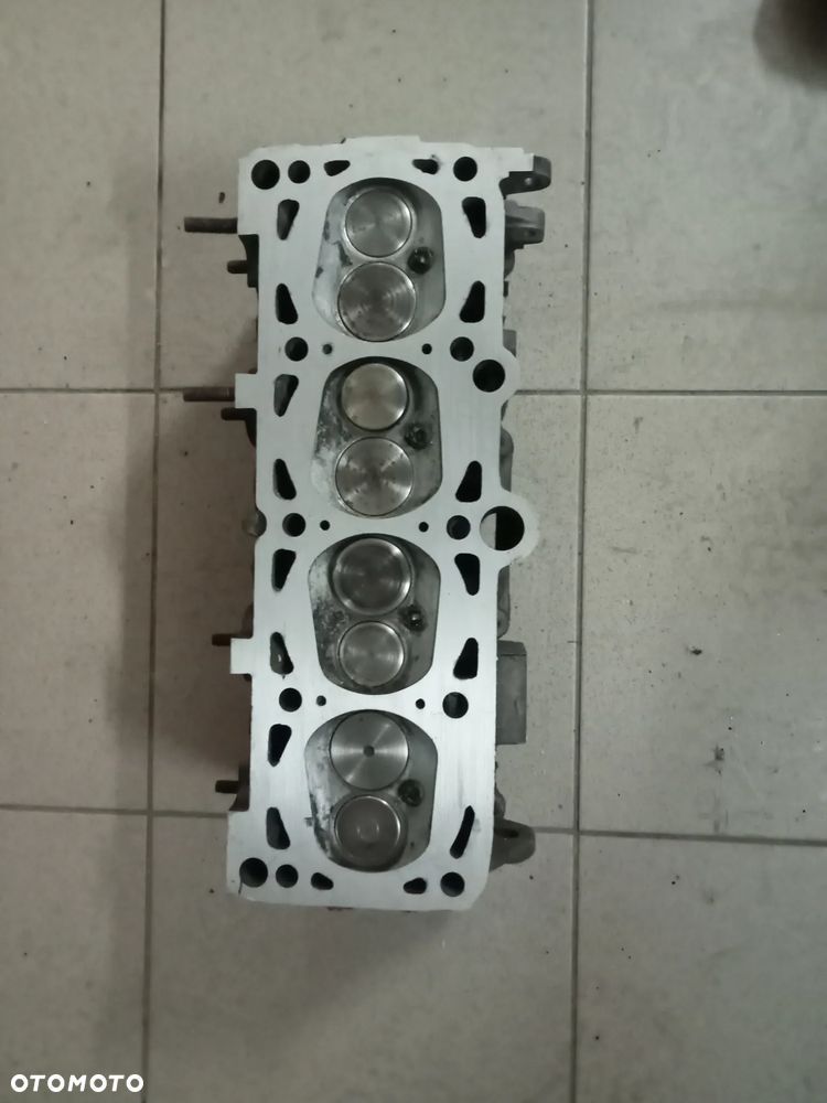 głowica golf 3 passat b4 2.0 8v 048103373 - 1