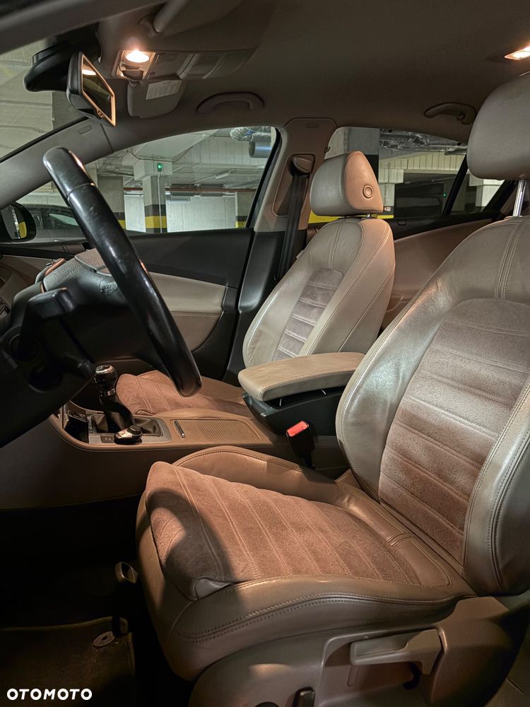 Volkswagen Passat 2.0 TDI Highline - 9