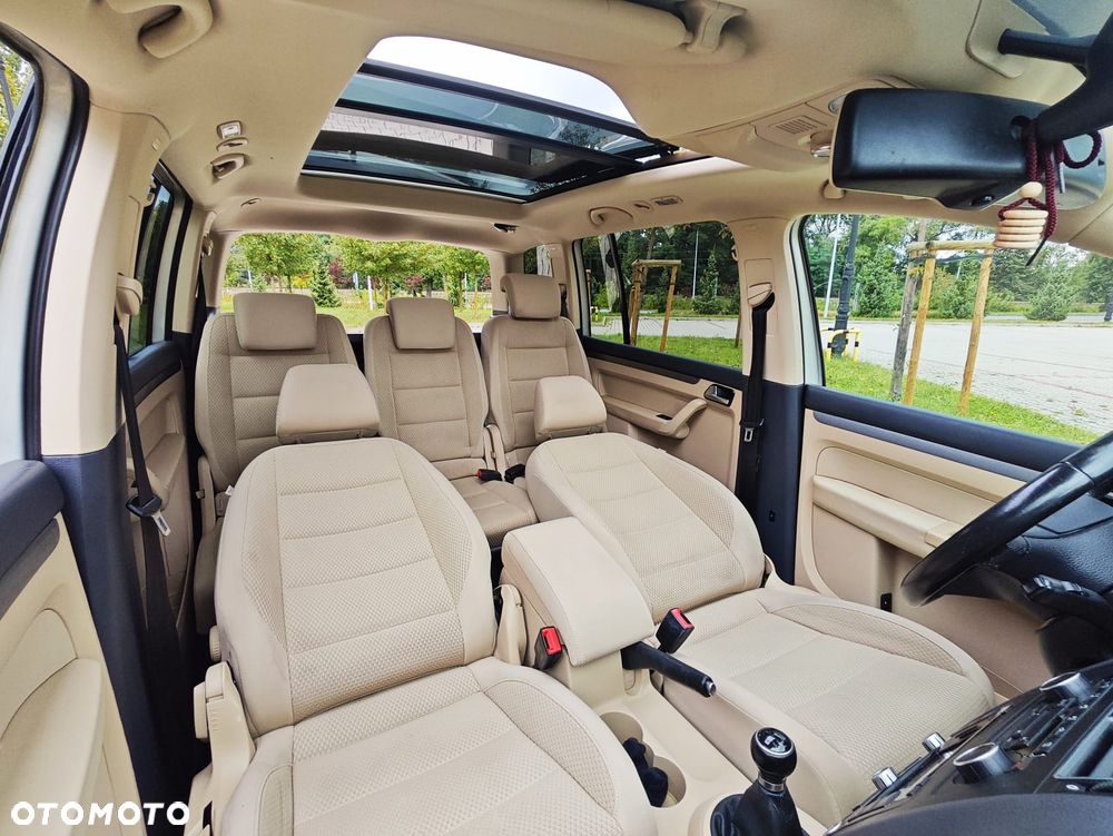 Volkswagen Touran 2.0 TDI Highline - 31