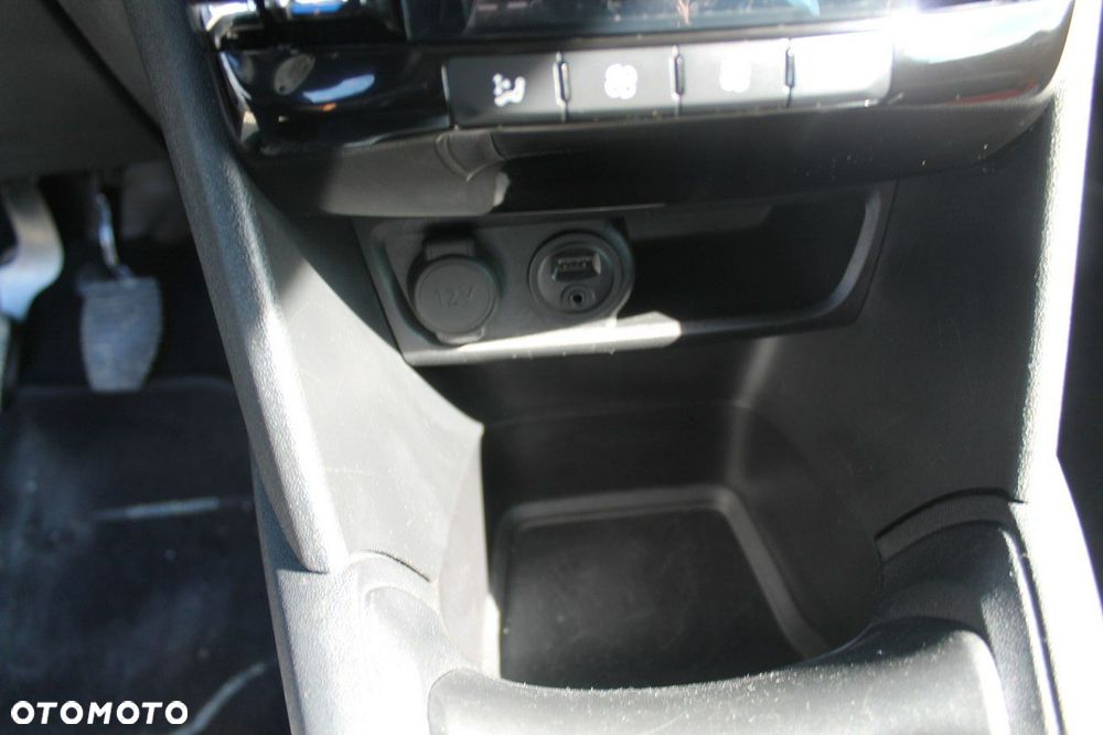 Peugeot 208 - 18