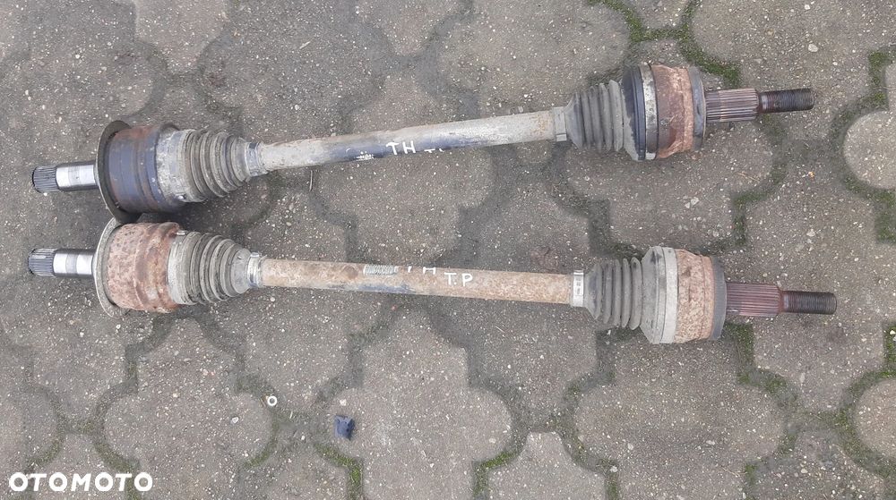 Thema II półoś tylna tył 3,0CRD Europa Lancia - 1