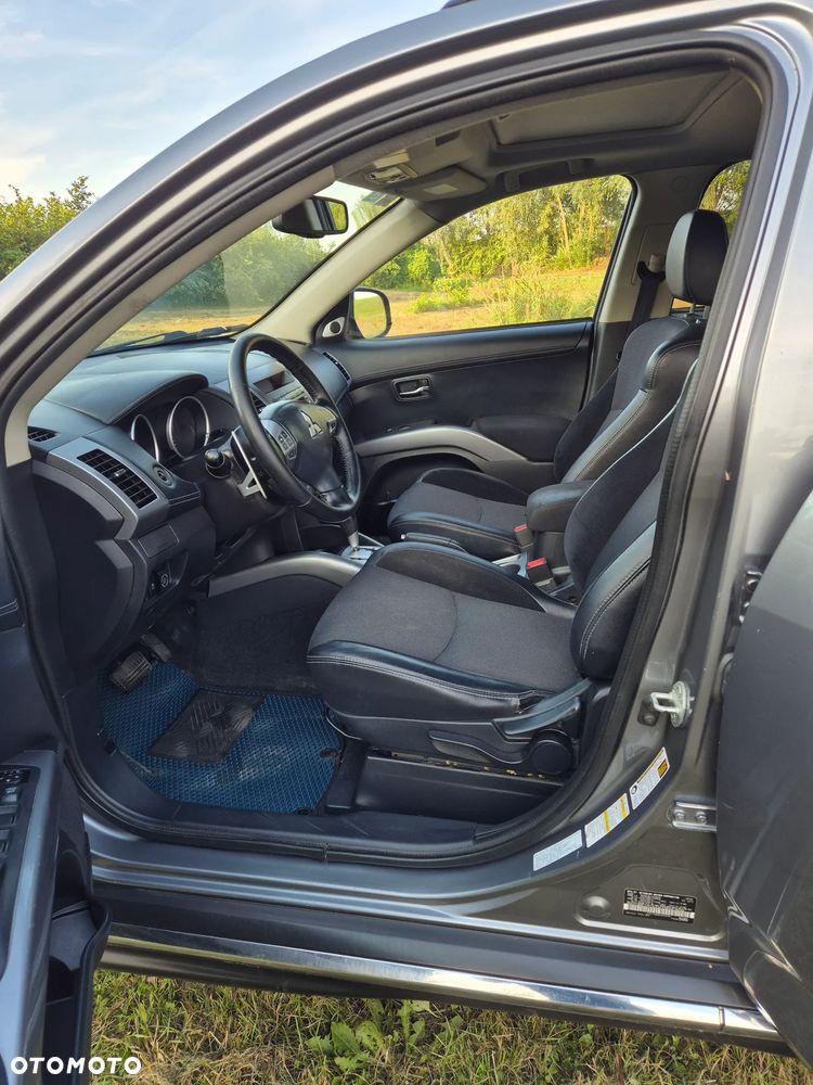 Mitsubishi Outlander 2.4 Intense + CVT - 16