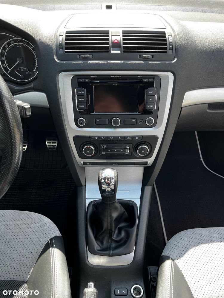 Skoda Octavia 2.0 TDI DPF RS - 16