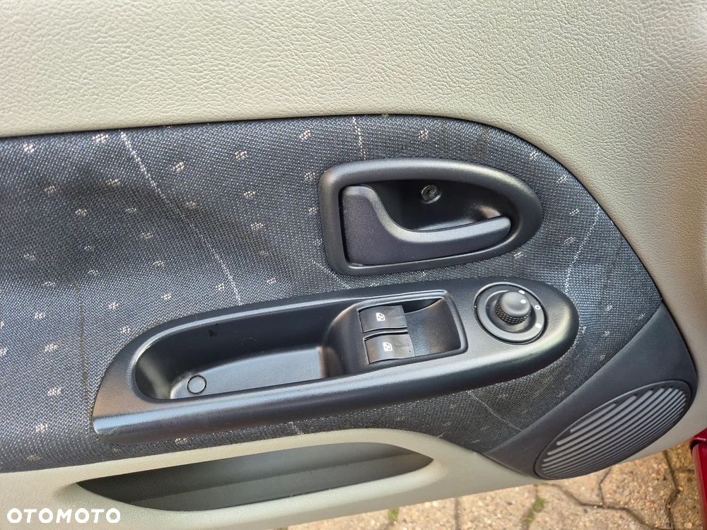 Renault Clio - 16