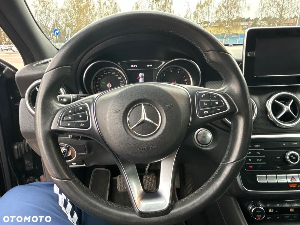 Mercedes-Benz GLA - 22