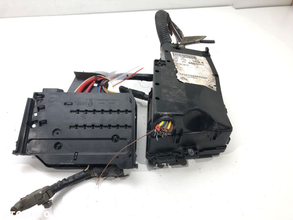 SKRZYNKA BEZPIECZNIKÓW  FORD FOCUS III Turnier 2010 - 2022 1.6 Ti 92 kW [125 KM] benzyna 2010 - - 4