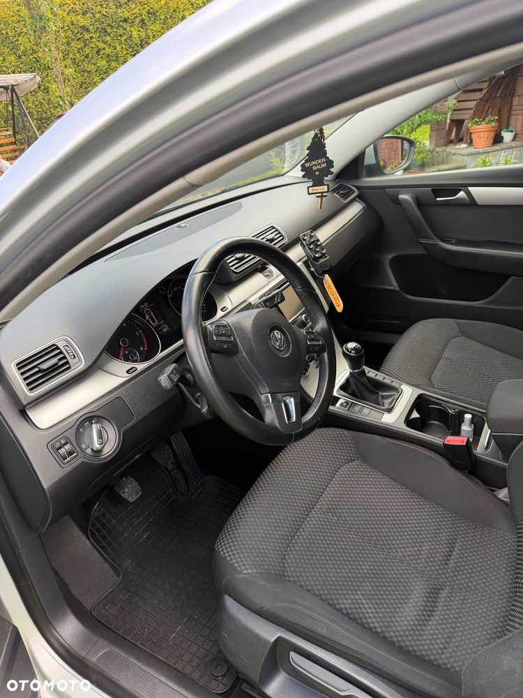 Volkswagen Passat 2.0 TDI Comfortline - 8