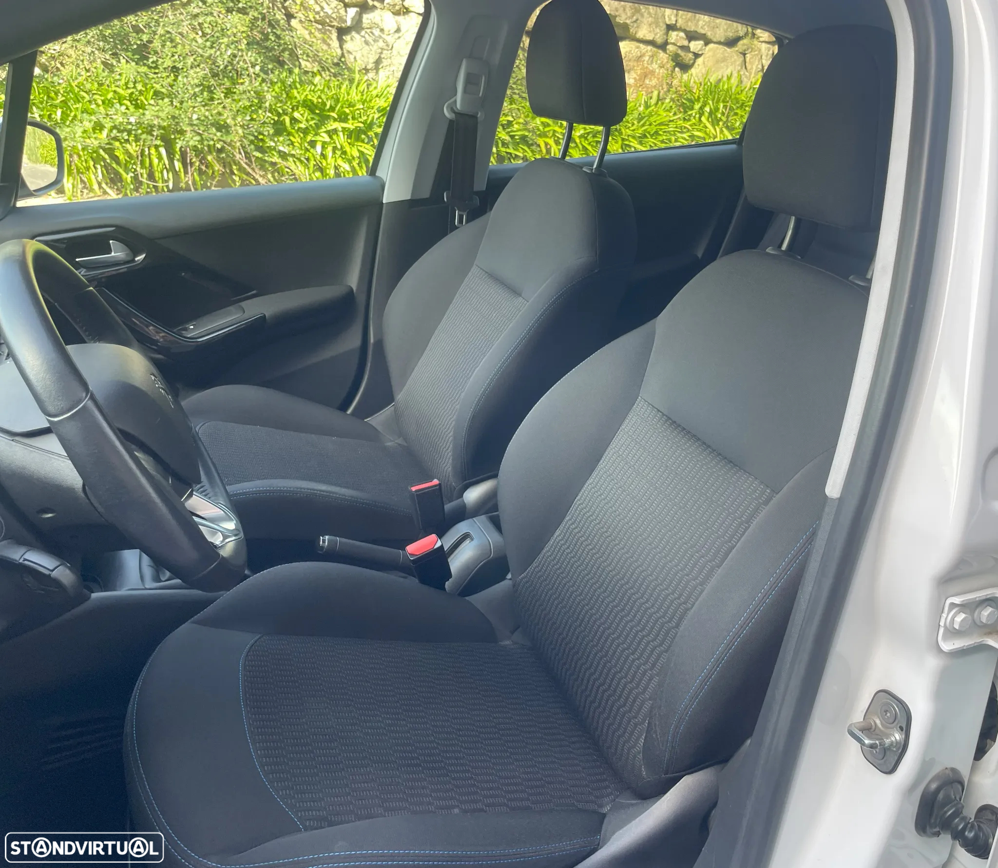Peugeot 208 1.5 BlueHDi Signature - 11