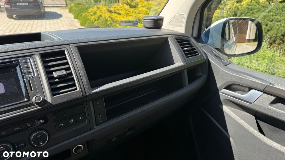 Volkswagen Caravelle - 21