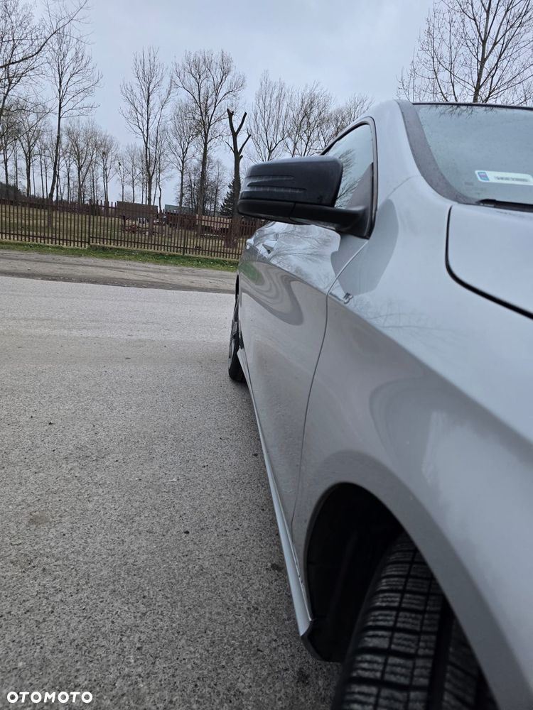 Mercedes-Benz CLA 220 d 7G-DCT - 4