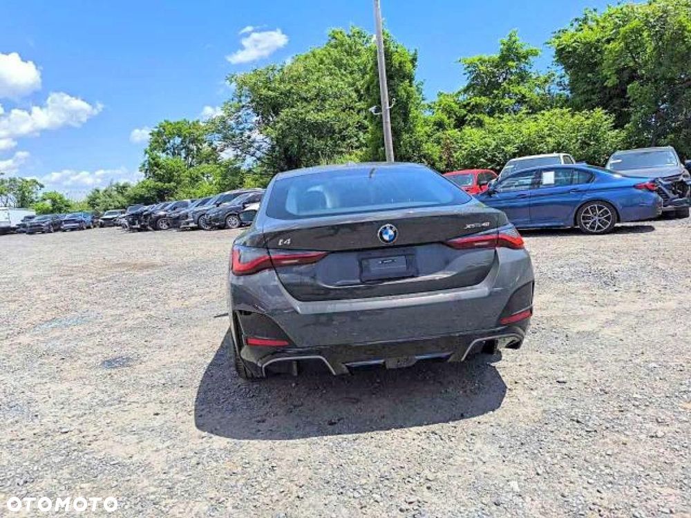 BMW i4 - 4