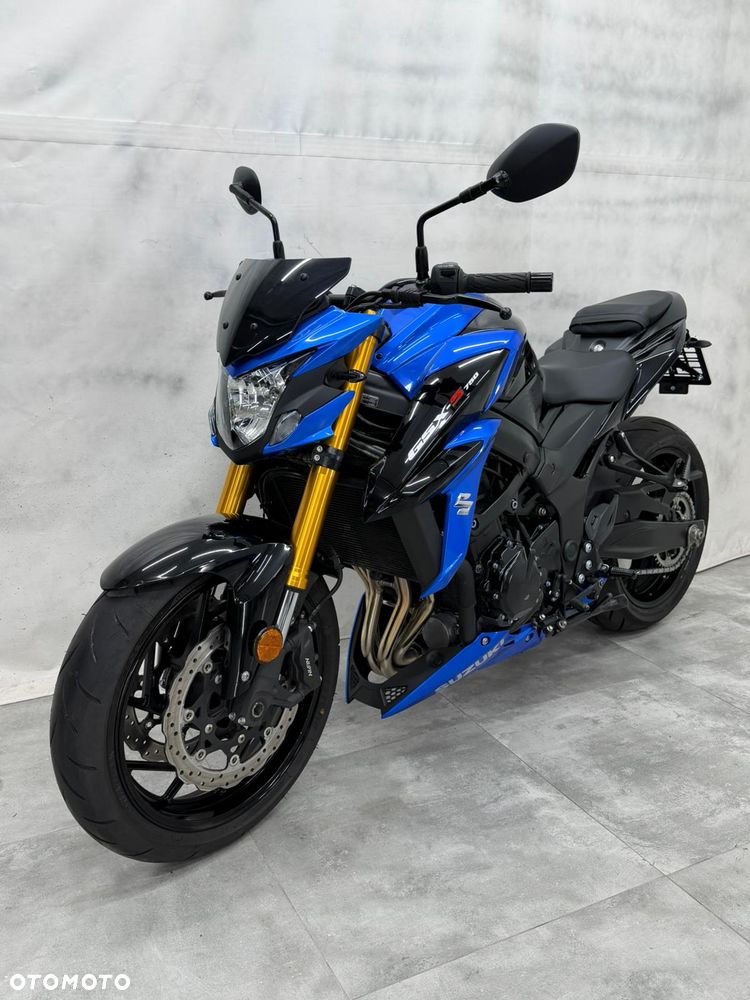 Suzuki GSX - 15